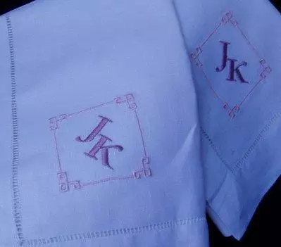 Monogram op zakdoek