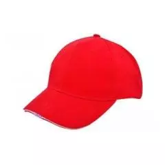 cap met licht rood
