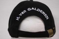 Extra naam achterop geborduurd model basic caps